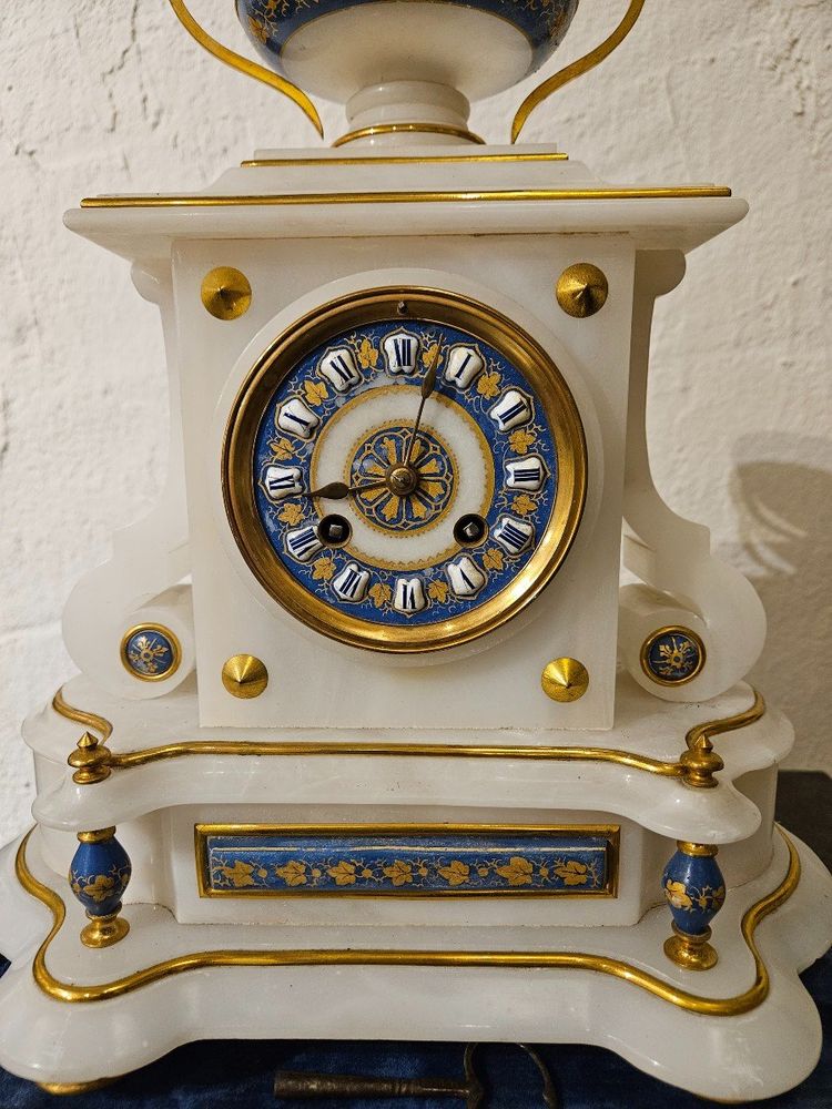 Pendule Sous Globe En Albâtre Et Bronze Doré  époque Napoléon  III