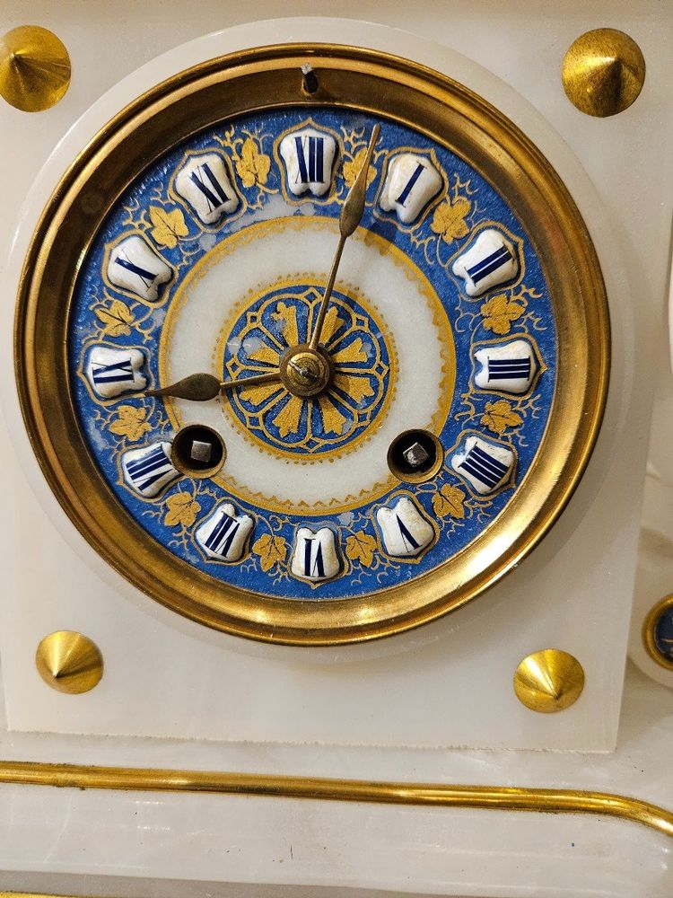 Pendule Sous Globe En Albâtre Et Bronze Doré  époque Napoléon  III