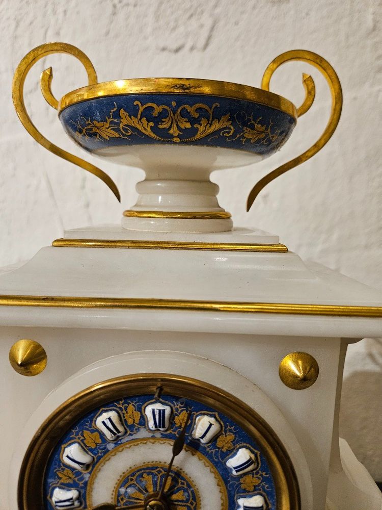 Pendule Sous Globe En Albâtre Et Bronze Doré  époque Napoléon  III