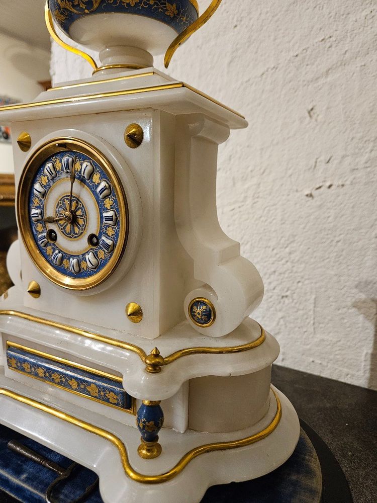 Pendule Sous Globe En Albâtre Et Bronze Doré  époque Napoléon  III