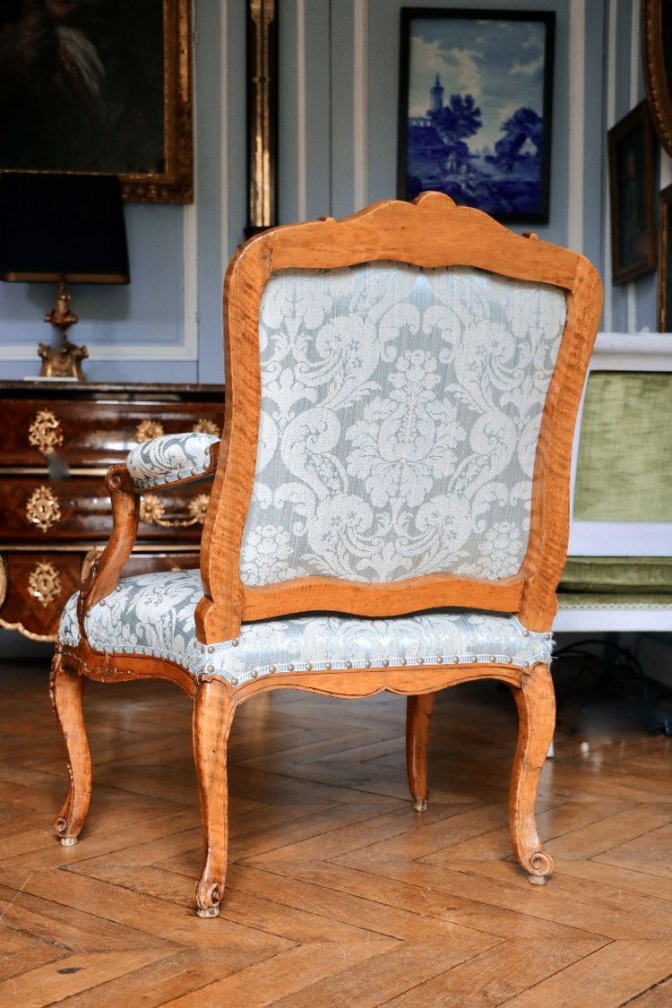 Pair Of Carved And Moulded Beech Armchairs A La Reine