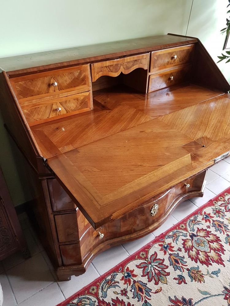 Commode scriban Galbée Noyer époque LXIV