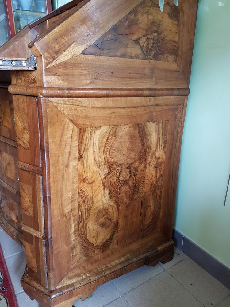 Commode scriban Galbée Noyer époque LXIV