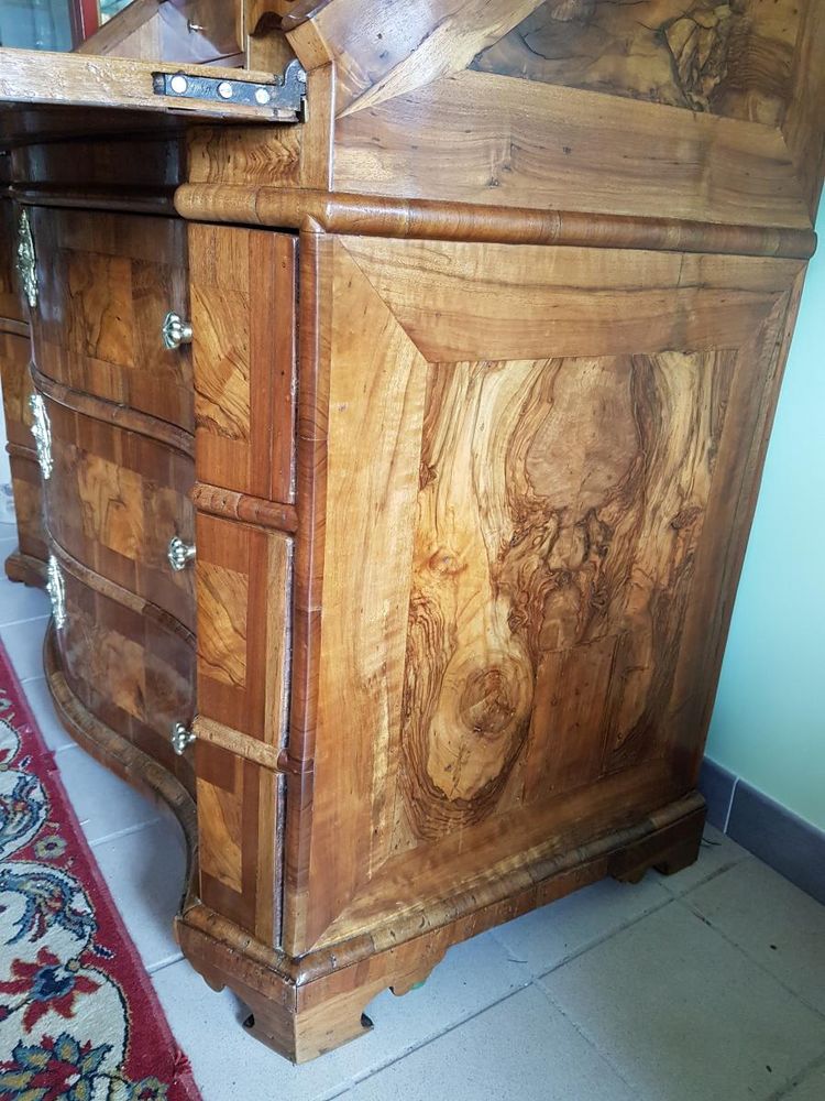 Commode scriban Galbée Noyer époque LXIV