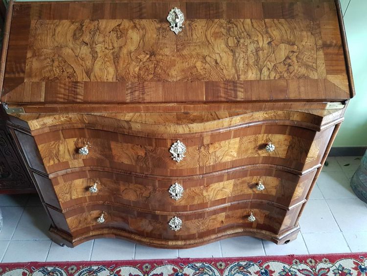 Commode scriban Galbée Noyer époque LXIV