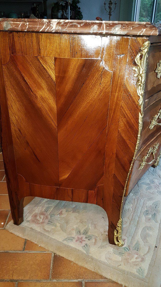 Commode Louis XV En Marqueterie  Estampillée J.g. Schlichtig  époque 18ème.