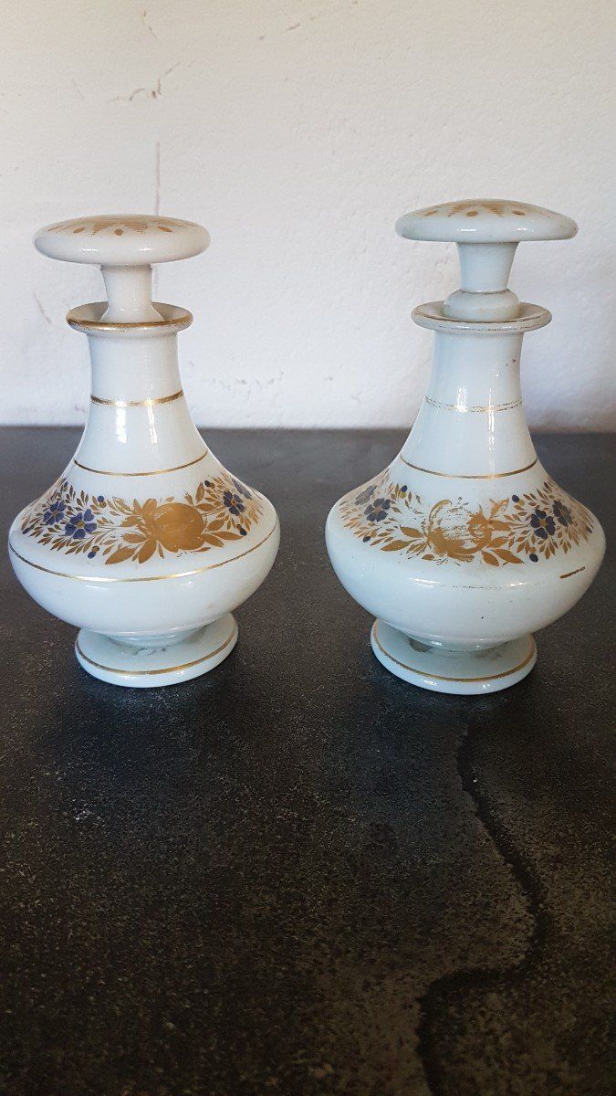 Paire De Flacon En Opaline Charles X.