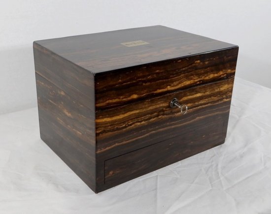  Snake wood toilet box signed " John Bagshaw & Sons ", England - 2nd part XIXth century