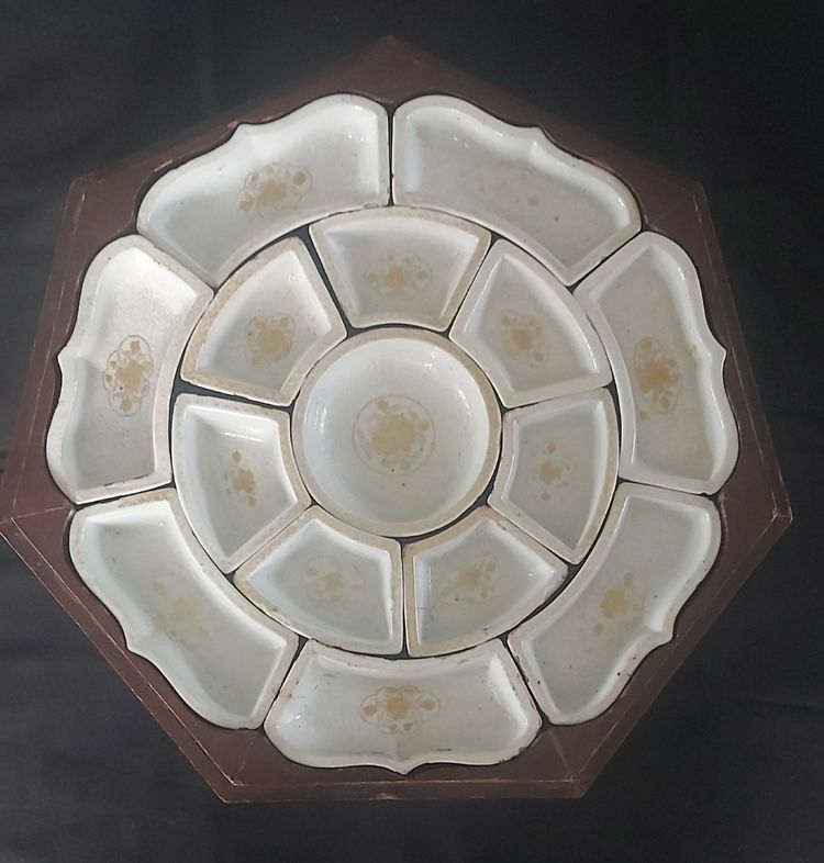 Scatola cinese per spezie in legno laccato, XIX secolo 