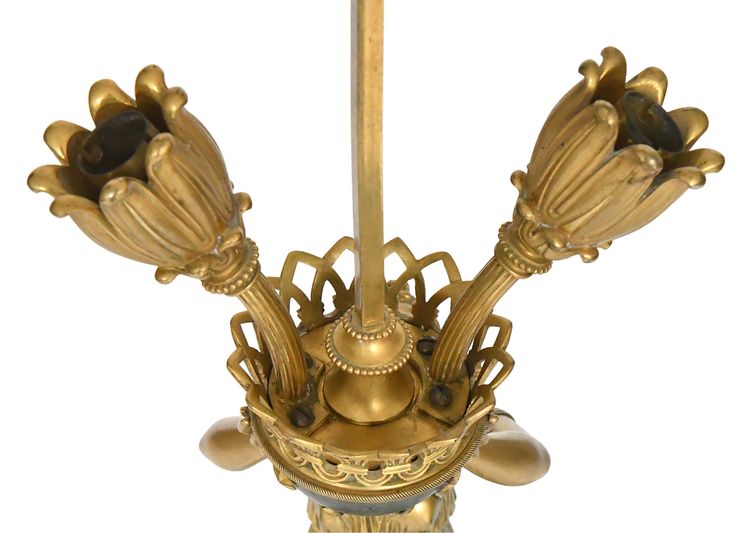 Lampada in bronzo dorato e marmo in stile impero raffigurante una cariatide