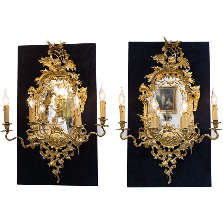 Une paire de miroirs d'appliques en bronze doré, fin XIXème siècle 