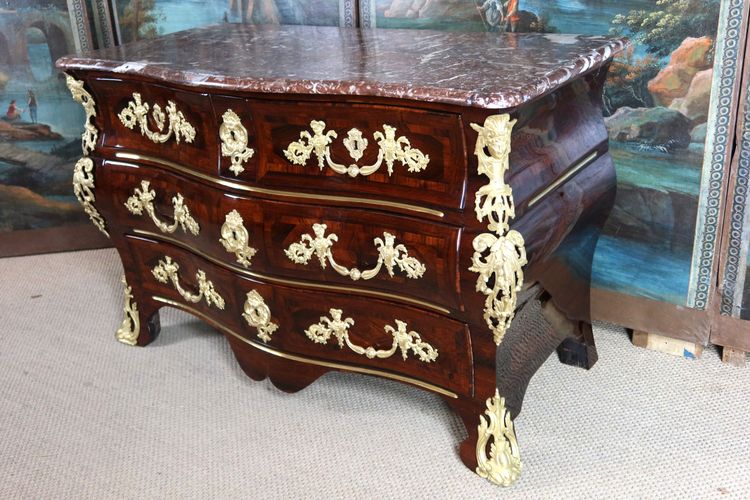 Commode tombeau à la régence époque XVIIIème siècle