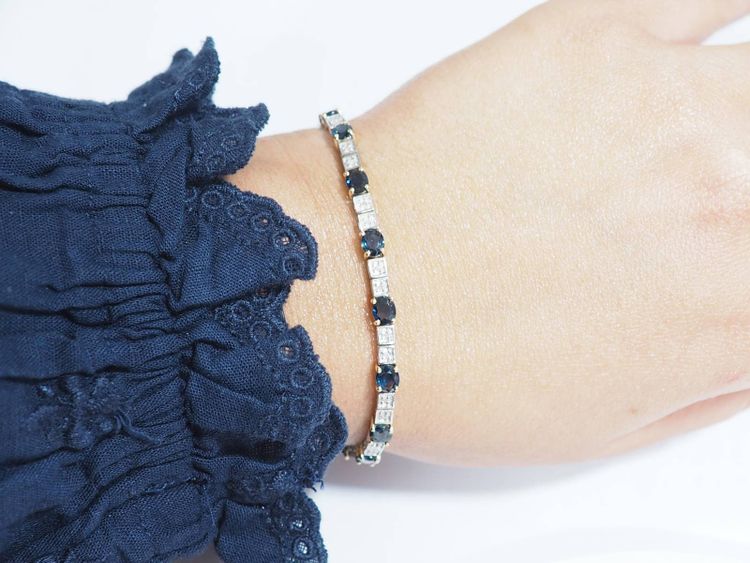 Bracciale flessibile in oro bicolore, zaffiri e diamanti