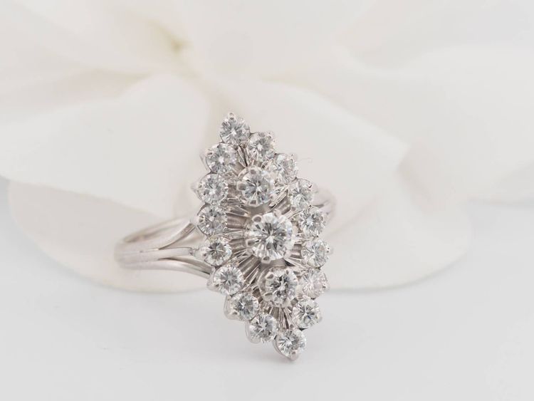 Anello Marquise in oro bianco e diamanti 1,20 ct