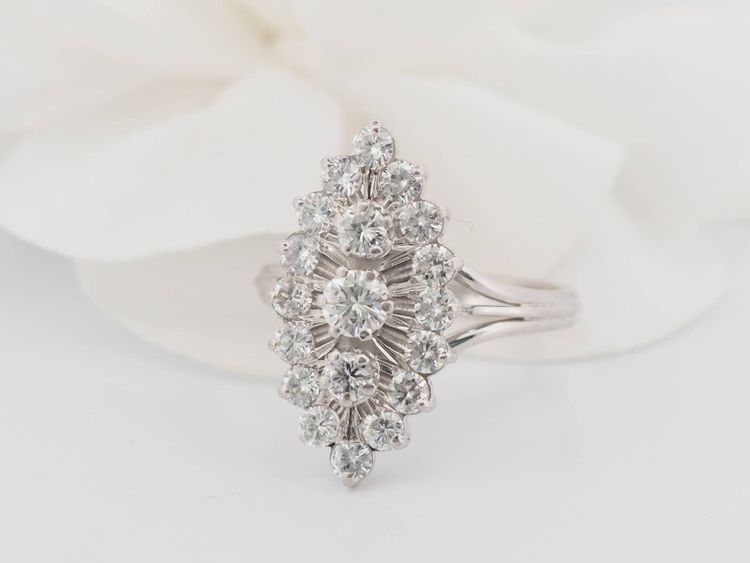 Anello Marquise in oro bianco e diamanti 1,20 ct