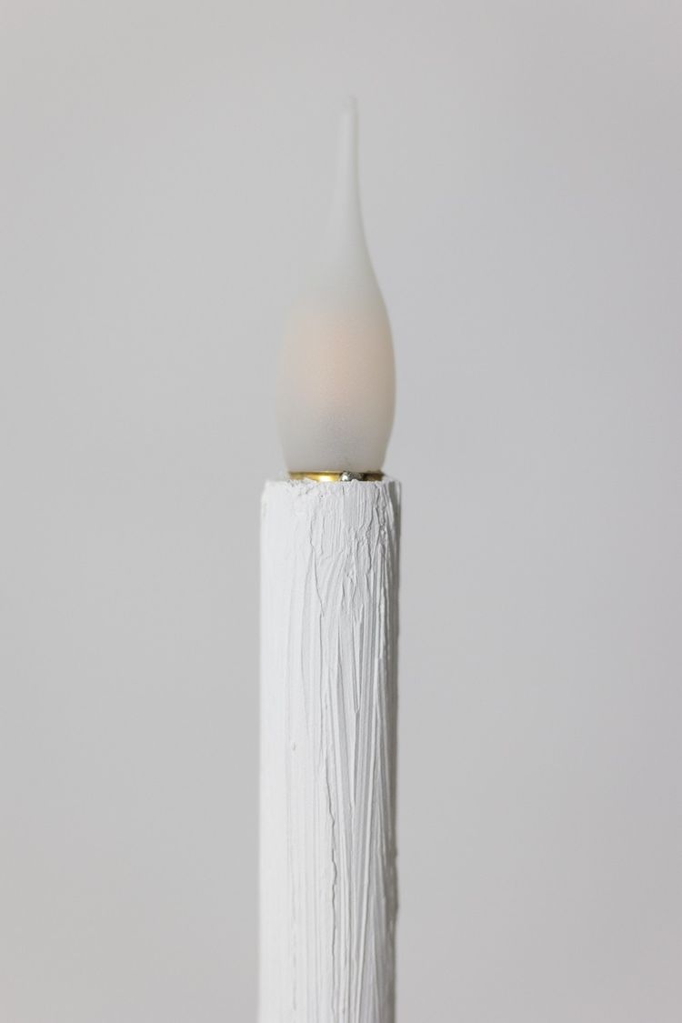 Lampada in gesso “cui-cui”. Piccola serie di opere di un artista francese. Codice articolo: LS6253611ALS6253611A