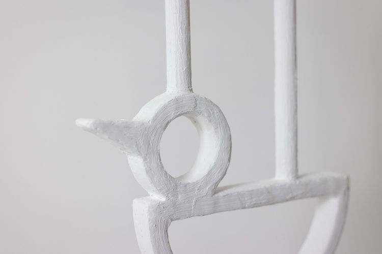 Lampada in gesso “cui-cui”. Piccola serie di opere di un artista francese. Codice articolo: LS6253611ALS6253611A