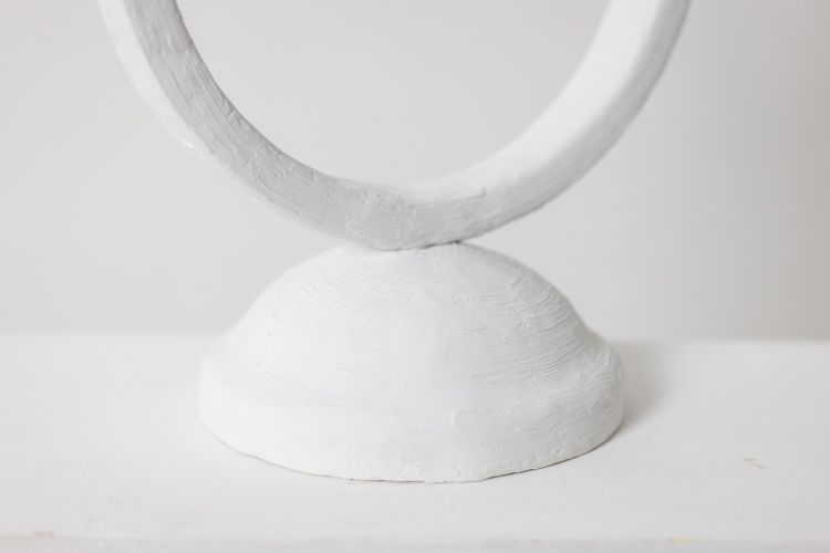 Lampada in gesso “cui-cui”. Piccola serie di opere di un artista francese. Codice articolo: LS6253611ALS6253611A