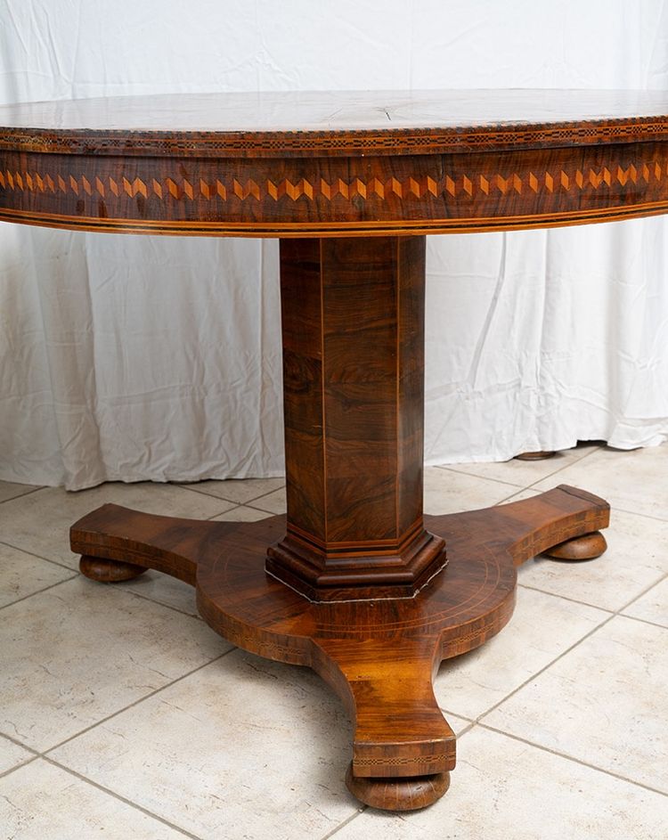 Table basse napolitaine ancienne du début du 19ème siècle.