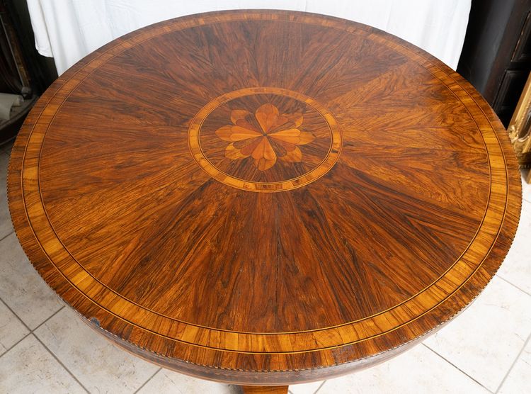 Table basse napolitaine ancienne du début du 19ème siècle.