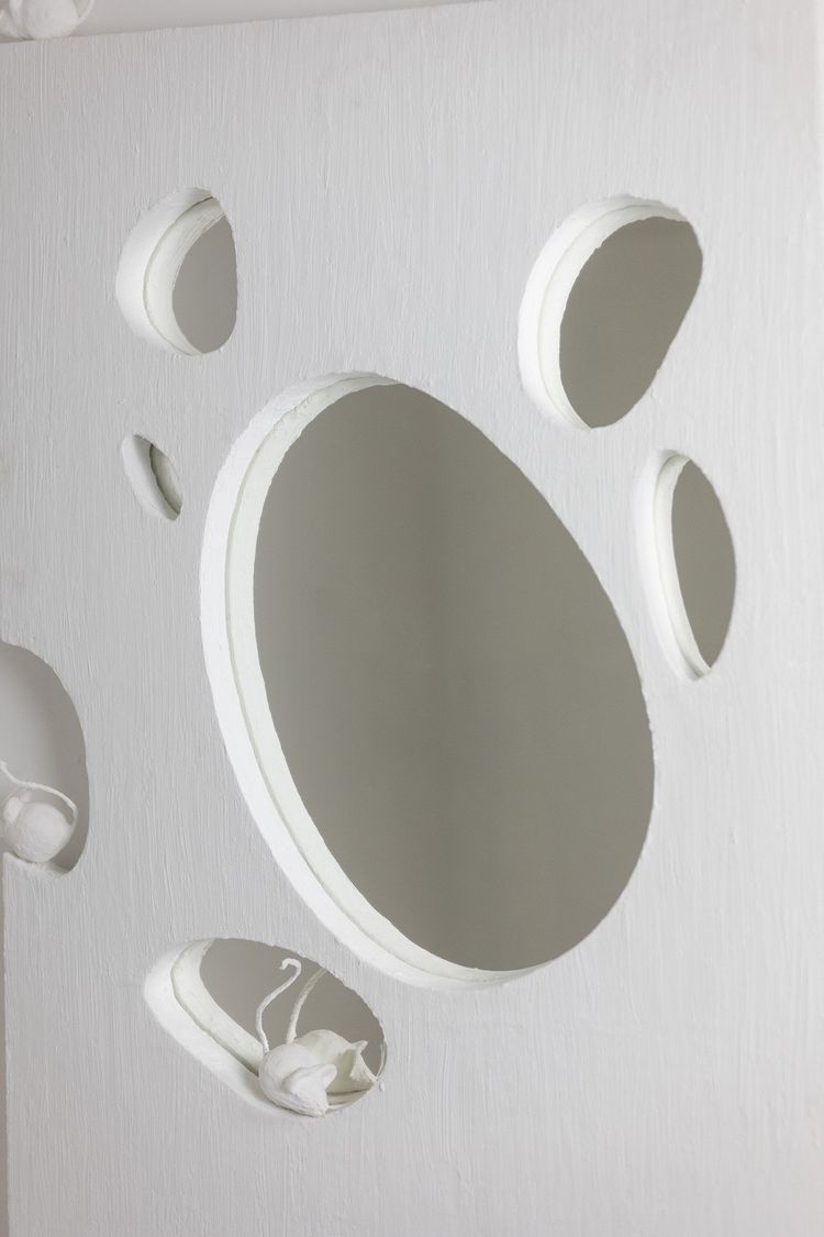 Miroir en plâtre. Travail d’artiste de petite série. LS62541609M