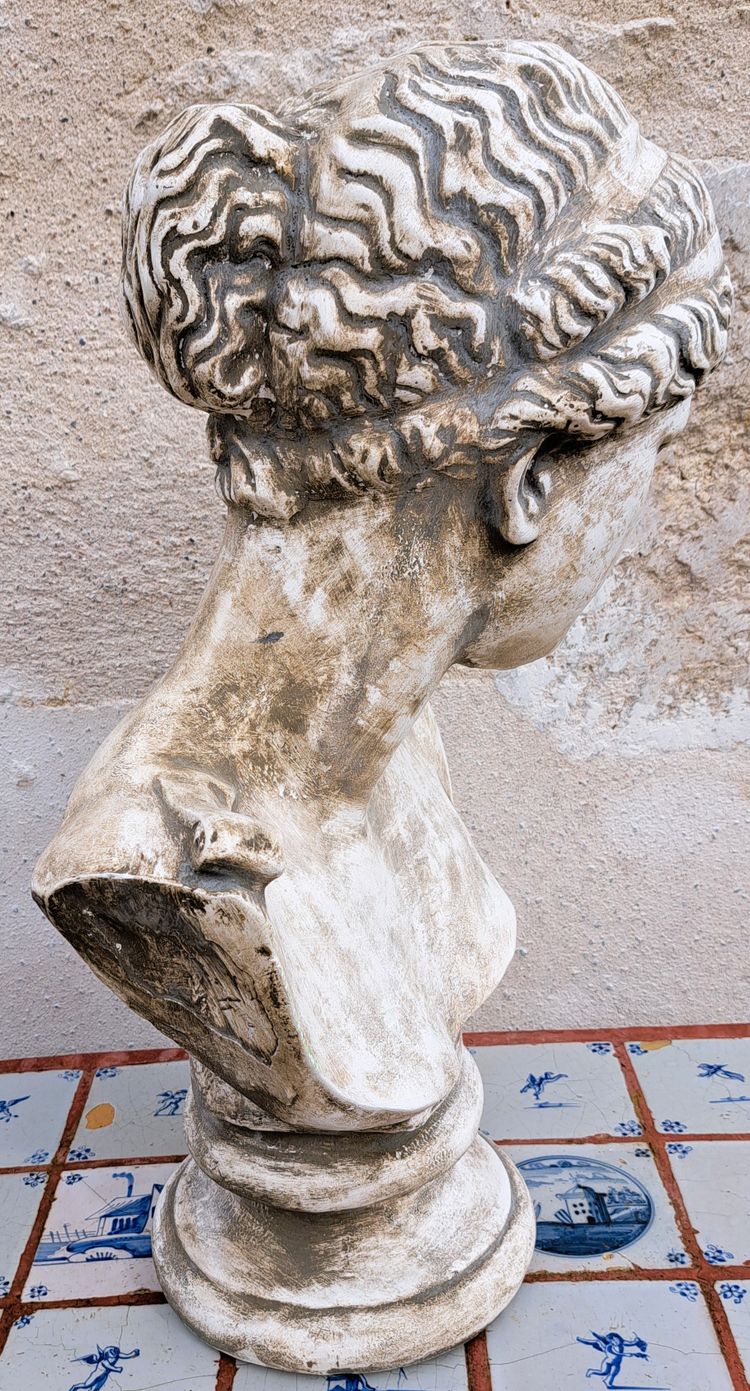 Busto neoclassico in gesso raffigurante una dea, inizio XX secolo