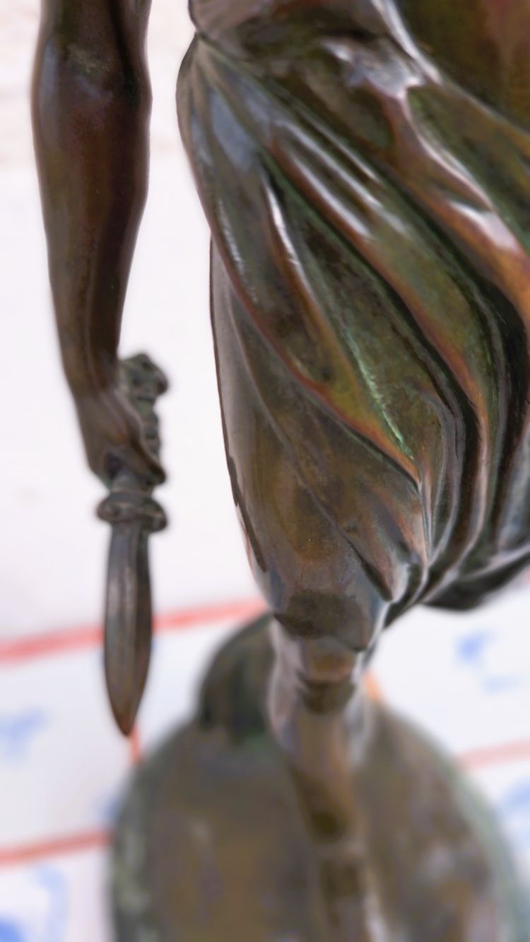Scultura in bronzo "Gladiatore Guerriero con Scudo" di Paul Philippe, XIX secolo
