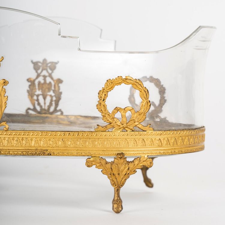 Une coupe en cristal avec garniture en bronze doré, fin XIXème siècle 