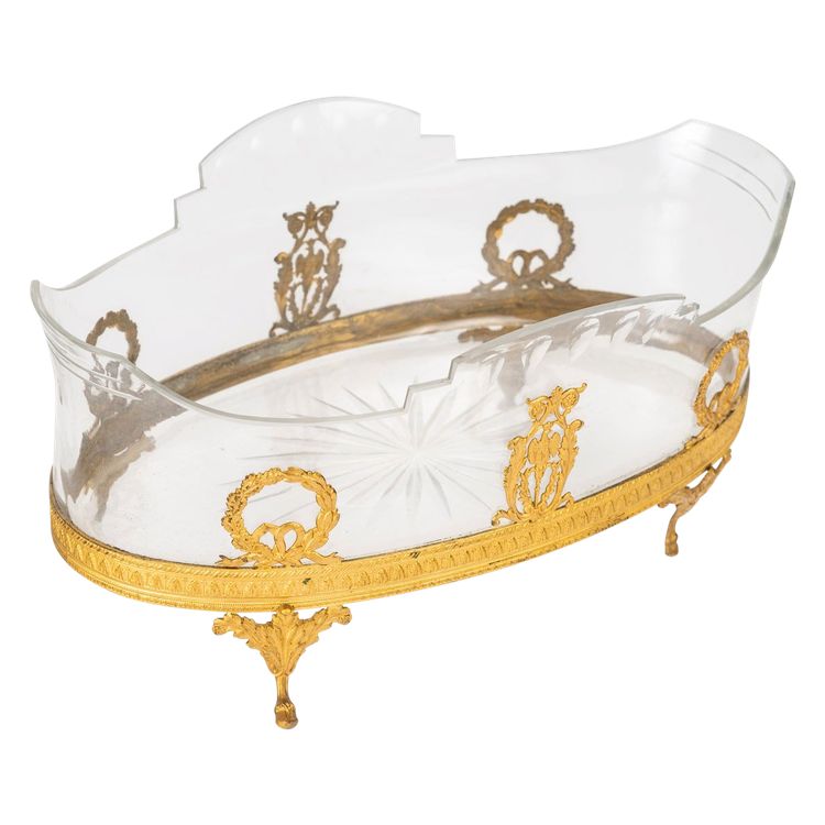 Une coupe en cristal avec garniture en bronze doré, fin XIXème siècle 