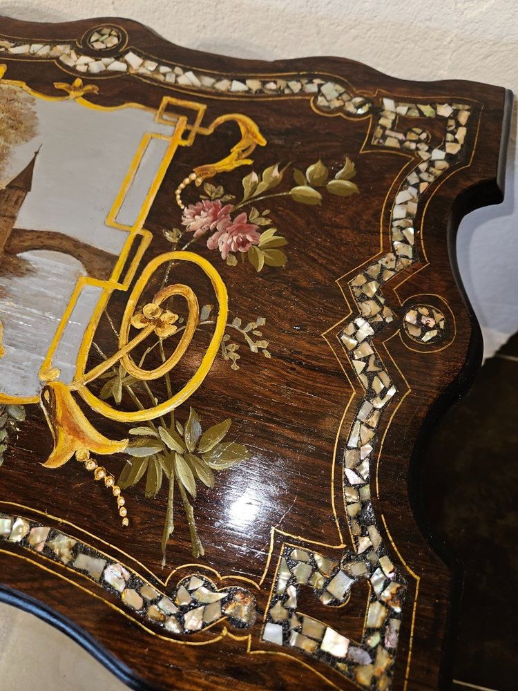 Petite Table Guéridon à Deux Plateaux Burgautés - à Décor Romantique  -  époque Napoléon III.