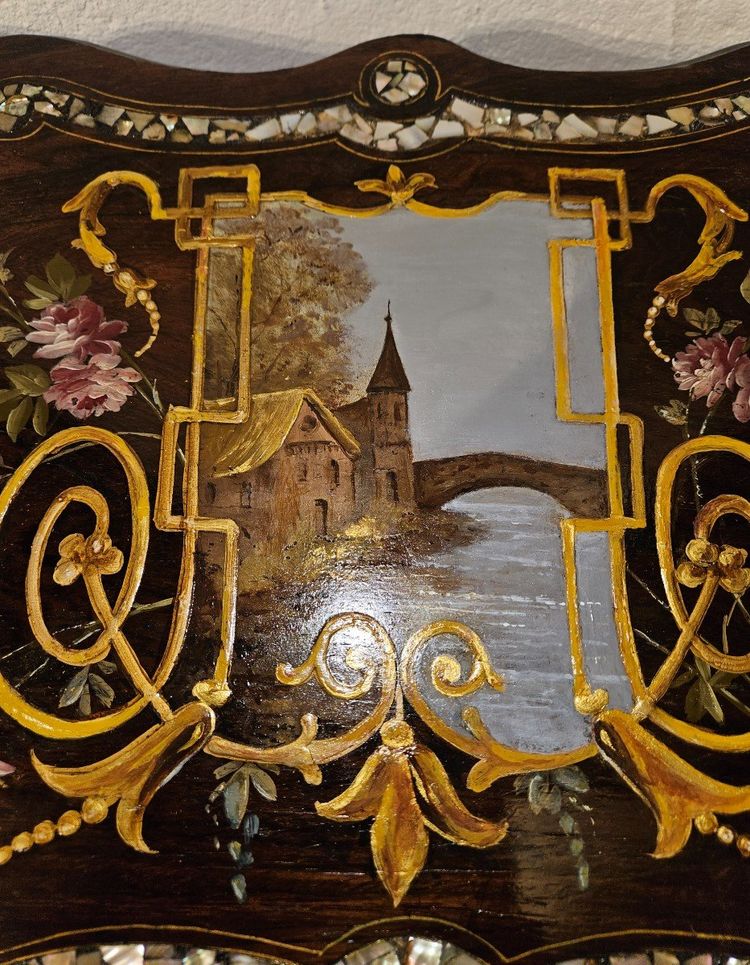 Petite Table Guéridon à Deux Plateaux Burgautés - à Décor Romantique  -  époque Napoléon III.