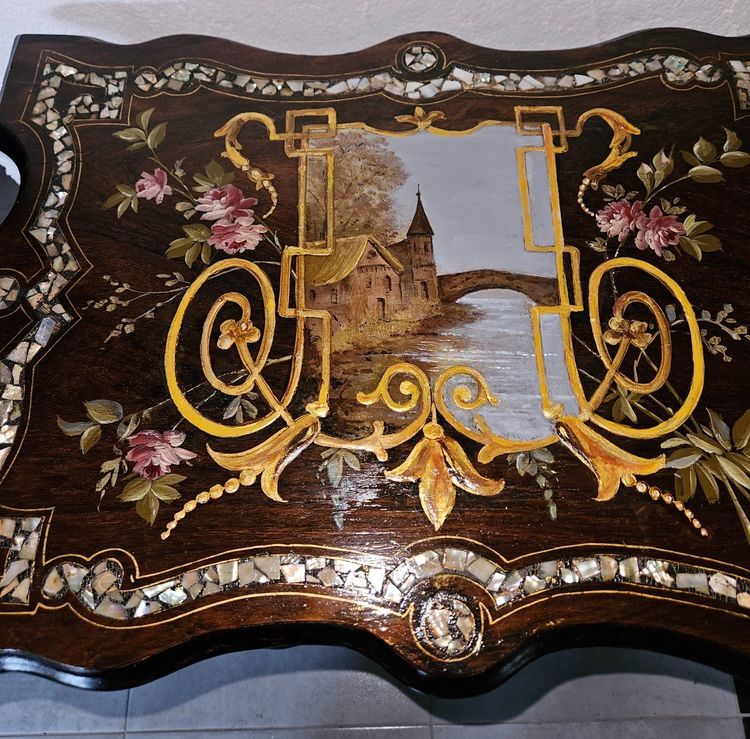 Petite Table Guéridon à Deux Plateaux Burgautés - à Décor Romantique  -  époque Napoléon III.