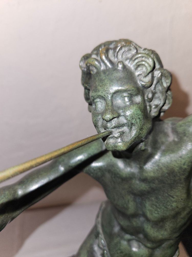 Scultura in bronzo raffigurante Bacco che danza e suona il flauto - XIX secolo -