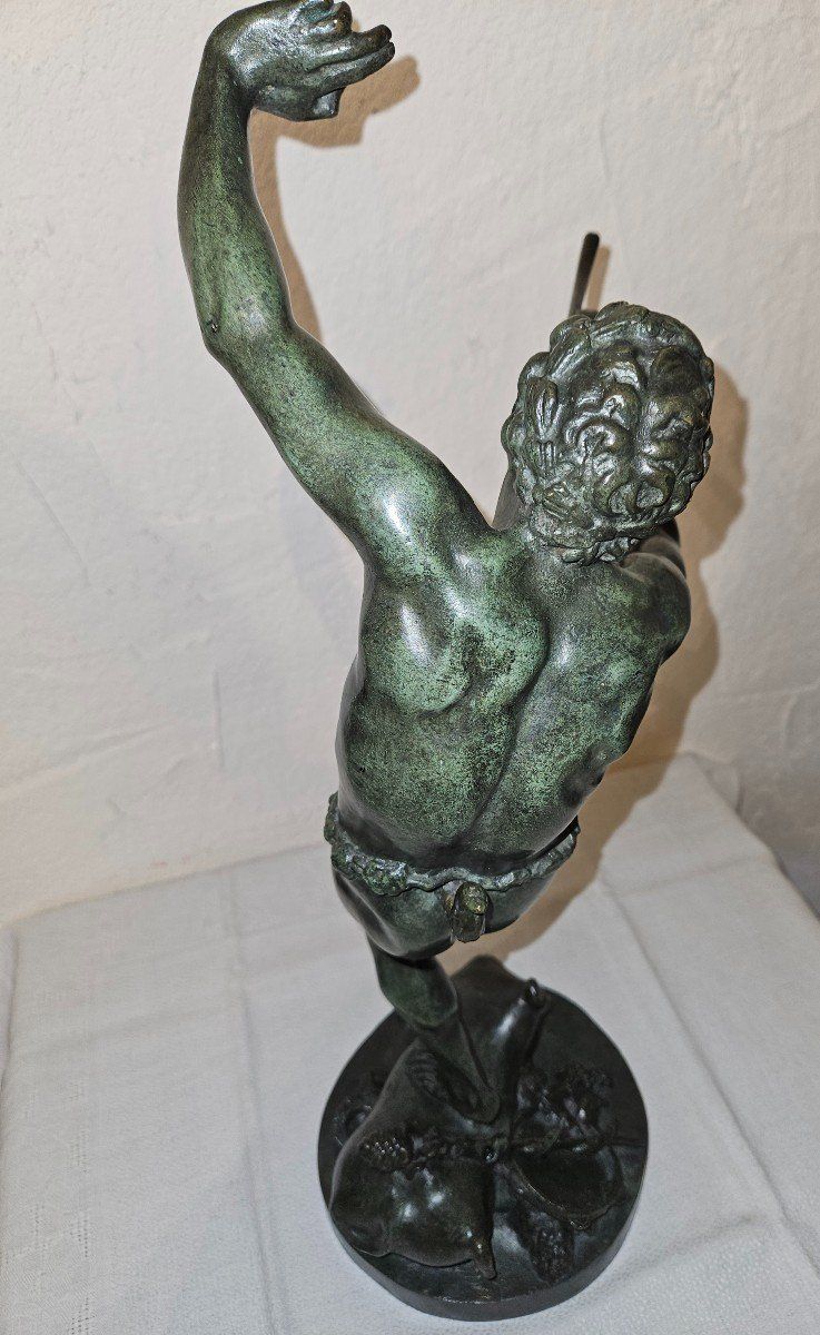 Scultura in bronzo raffigurante Bacco che danza e suona il flauto - XIX secolo -