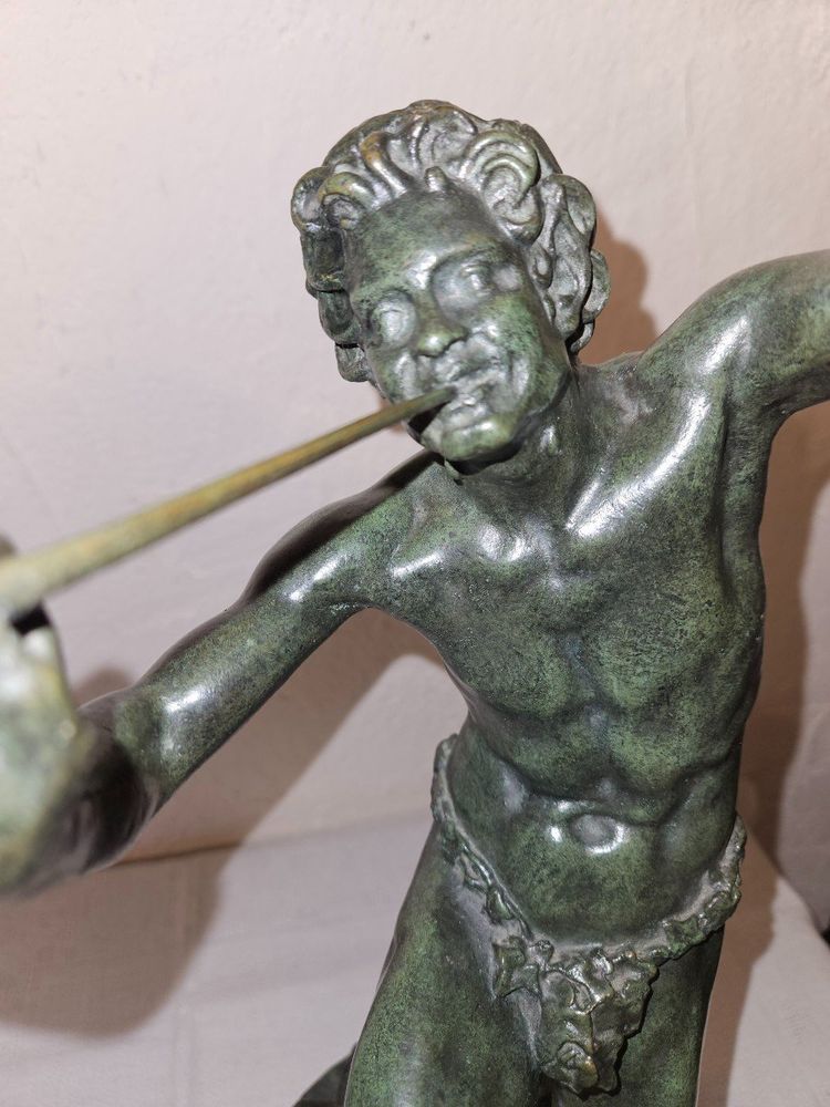 Scultura in bronzo raffigurante Bacco che danza e suona il flauto - XIX secolo -