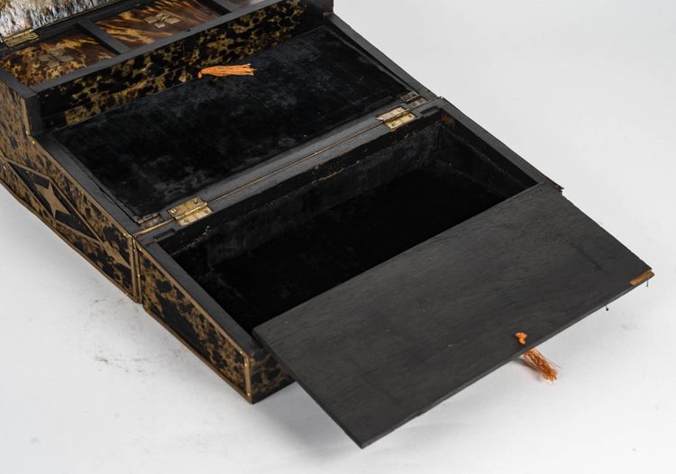 Segretaria da viaggio in intarsio boulle e guscio di tartaruga, fine XIX secolo