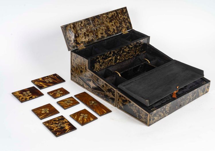 Segretaria da viaggio in intarsio boulle e guscio di tartaruga, fine XIX secolo