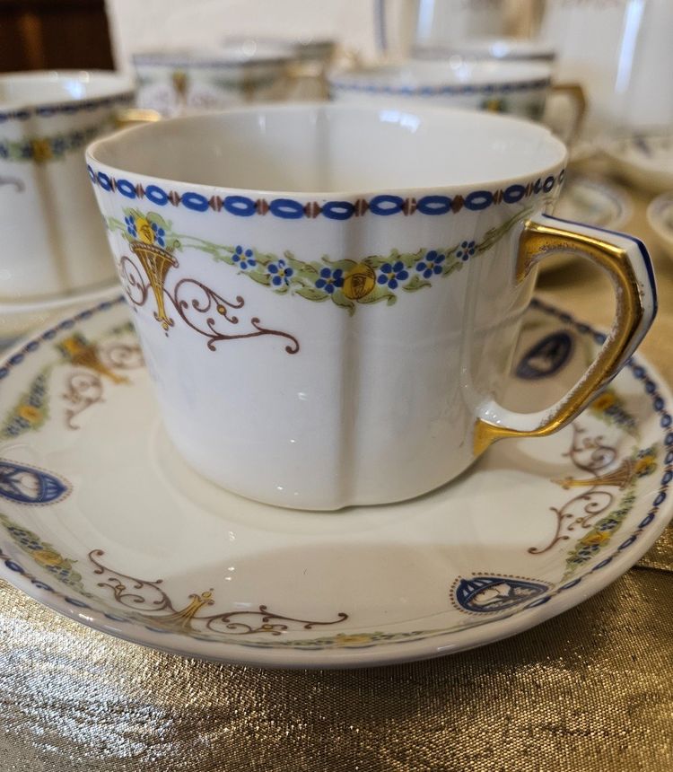 Tee- oder Kaffeeservice aus Limoges-Porzellan - 20. Jahrhundert -