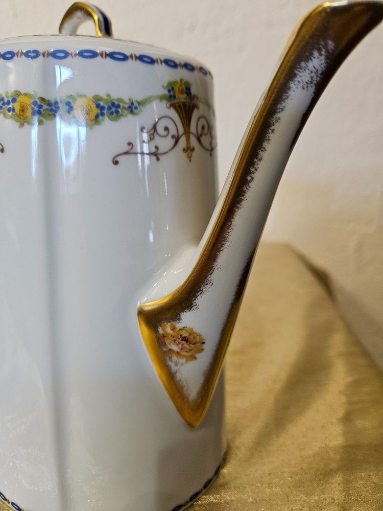 Tee- oder Kaffeeservice aus Limoges-Porzellan - 20. Jahrhundert -