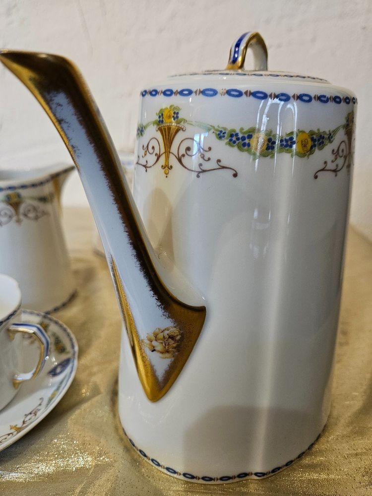 Tee- oder Kaffeeservice aus Limoges-Porzellan - 20. Jahrhundert -