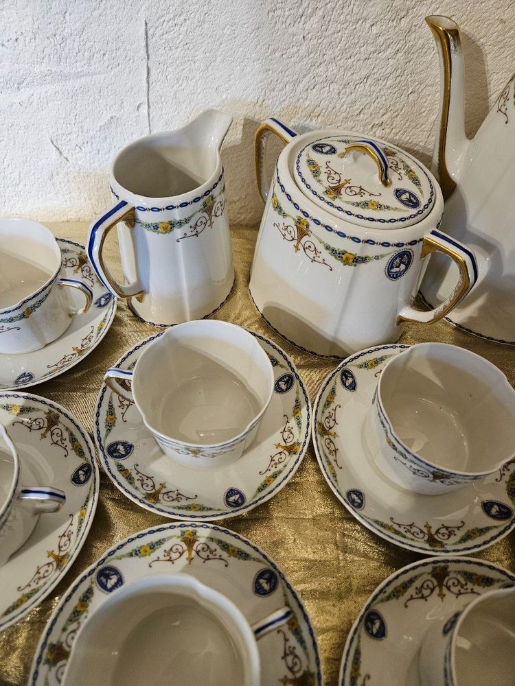 Tee- oder Kaffeeservice aus Limoges-Porzellan - 20. Jahrhundert -