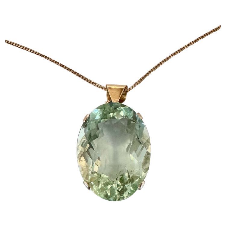 Pendentif Orné d'Un Important Béryl Héliodore, Chaîne En Or Jaune 18 Carats.