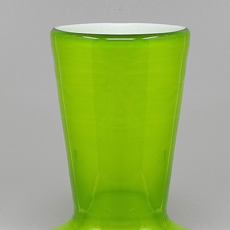 Magnifique vase vert des années 1970 par Ind. Vetraria Valdarnese. Fabriqué en Italie