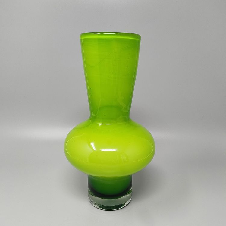 Magnifique vase vert des années 1970 par Ind. Vetraria Valdarnese. Fabriqué en Italie