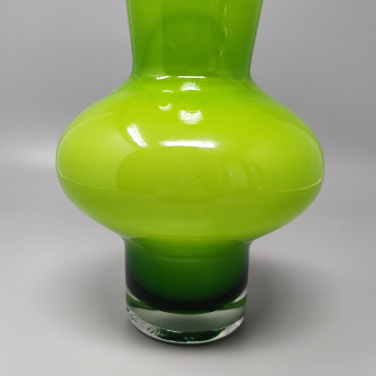 Magnifique vase vert des années 1970 par Ind. Vetraria Valdarnese. Fabriqué en Italie