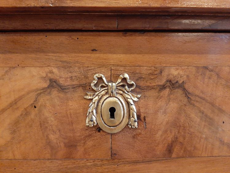 Très belle Commode Style Louis XVI en Ronce de Noyer et Merisier - Période fin XVIII ème