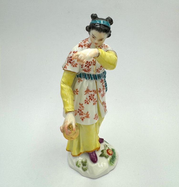 Meissen - Japanerin mit Glocke