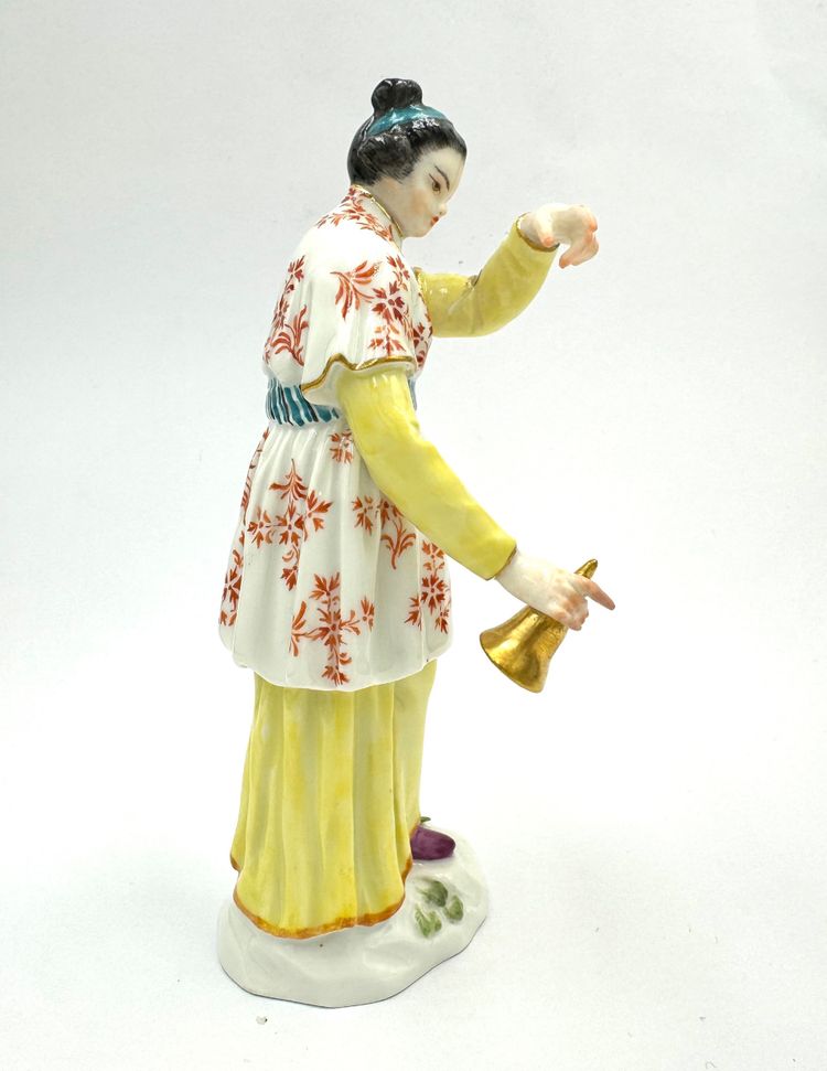 Meissen - Japanerin mit Glocke