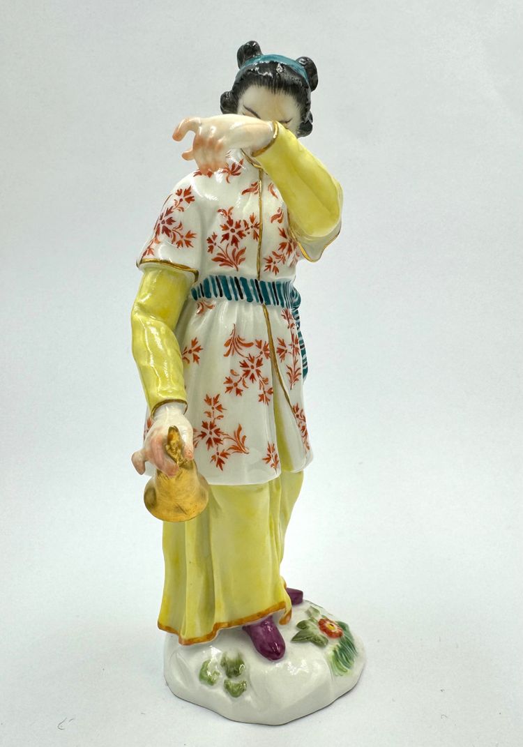 Meissen - Japanerin mit Glocke