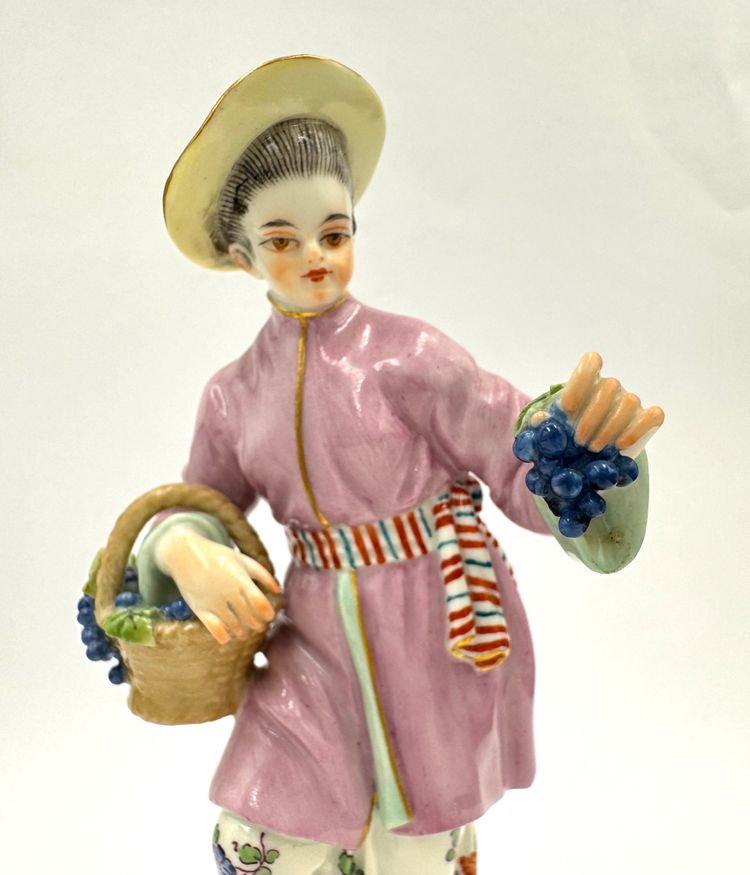 Meissen - Donna giapponese con cesto d'uva